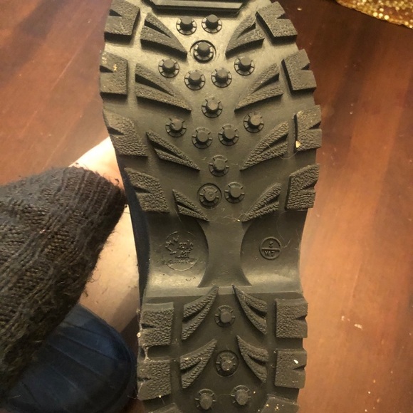 Boys Black Winter Boots. Size 5. Single Mom Breast Cancer Fundraiser. - Picture 3 of 4